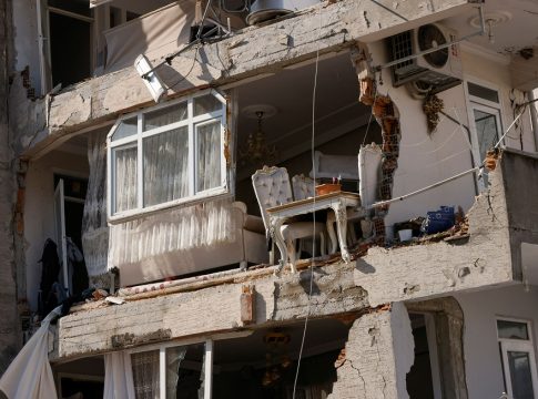 Τουρκία: Μετά την ανθρώπινη τραγωδία τα ζοφερά νούμερα της οικονομίας – Τι προβλέπουν οι αναλυτές