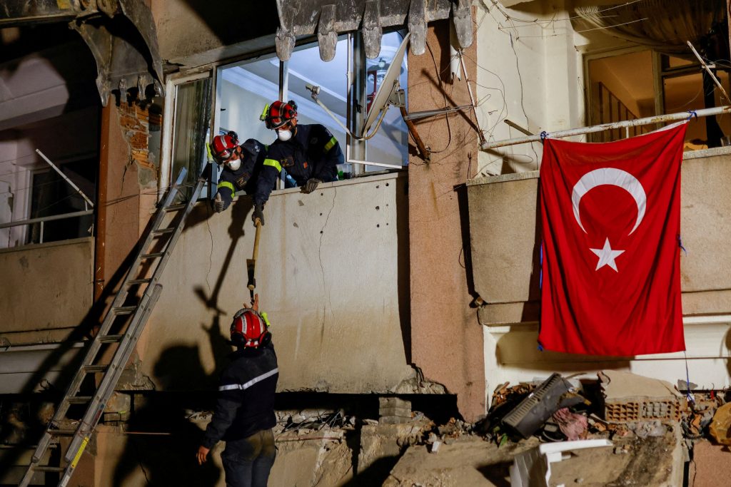 Έξαλλοι οι Τούρκοι με τον Ερντογάν – Πώς η διαφθορά «ισοπέδωσε» τις 10 επαρχίες στην Τουρκία