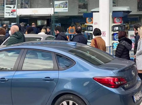«Πανικός» με τις αντιολισθητικές αλυσίδες – Ξέμειναν τα καταστήματα