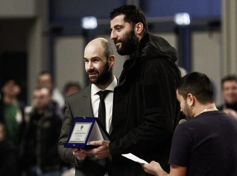 Bράβευσε τον Σπανούλη ο Μπουρούσης (vid)