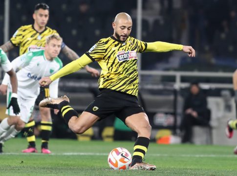 Με πέναλτι και αποβολή «καθάρισε» η ΑΕΚ (vids)