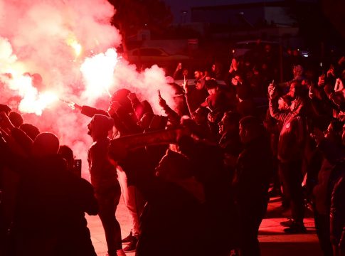 Θύρα 7: «Η ιστορία σας είναι αυτή, θα σας ΝΙΚΑΜΕ μια ζωή» (Pic)