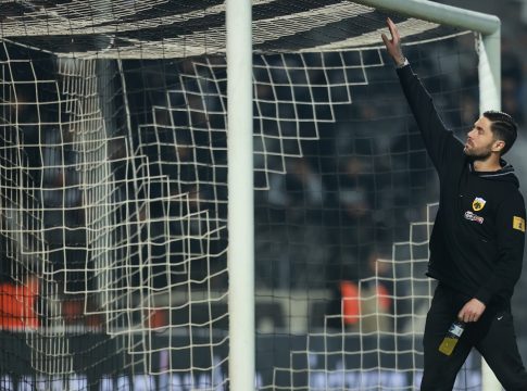 Ο Αθανασιάδης τσέκαρε τα δοκάρια της Τούμπας και ο κόσμος απάντησε με «ΑΕΚ γερά και πάρ’ το στα χαρτιά» (pics)