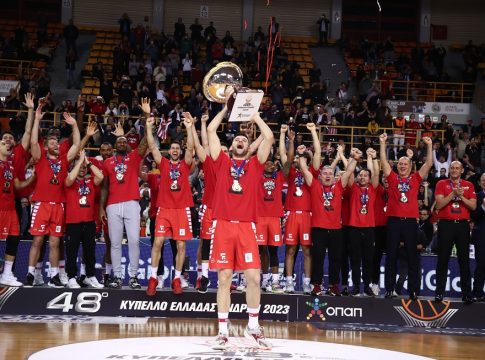 Η απονομή του Κυπέλλου στον Ολυμπιακό (pics+vids)