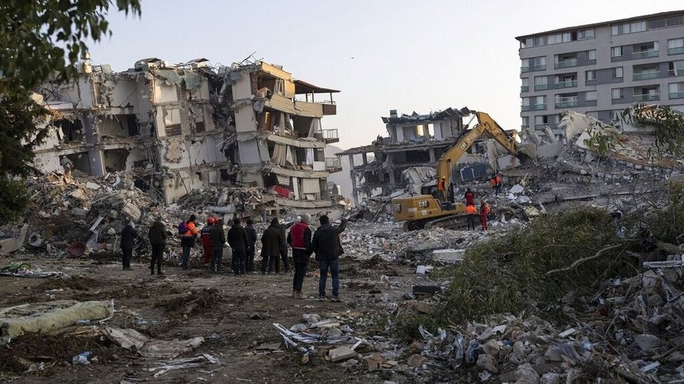 Νέο θαύμα στα συντρίμμια: Γυναίκα ανασύρθηκε ζωντανή 257 ώρες μετά το σεισμό