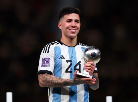 Επιτέλους τέλος: Η Τσέλσι τα βρήκε με την Μπενφίκα και παίρνει τον Έντσο Φερνάντες (pic)