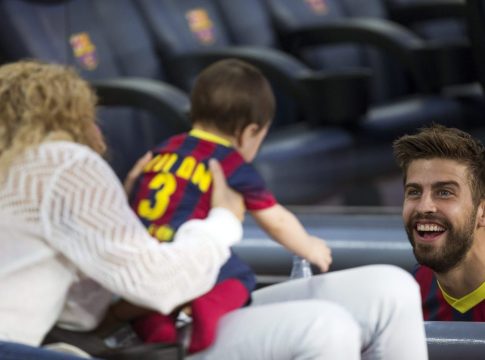 Σάλος με τον Πικέ: Άφησε τα παιδιά τους στη βροχή έξω από το σπίτι της Σακίρα (vid)