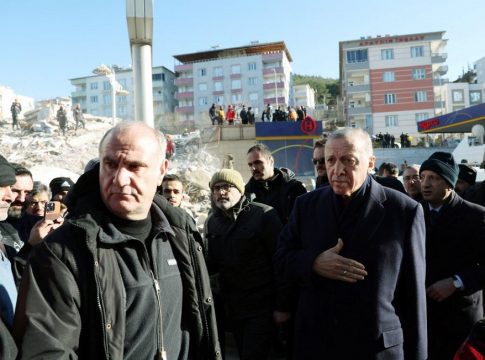 Σεισμός στην Τουρκία: Το μεγάλο δίλημμα Ερντογάν – Η οργή των πληγέντων και το στοίχημα της ανοικοδόμησης