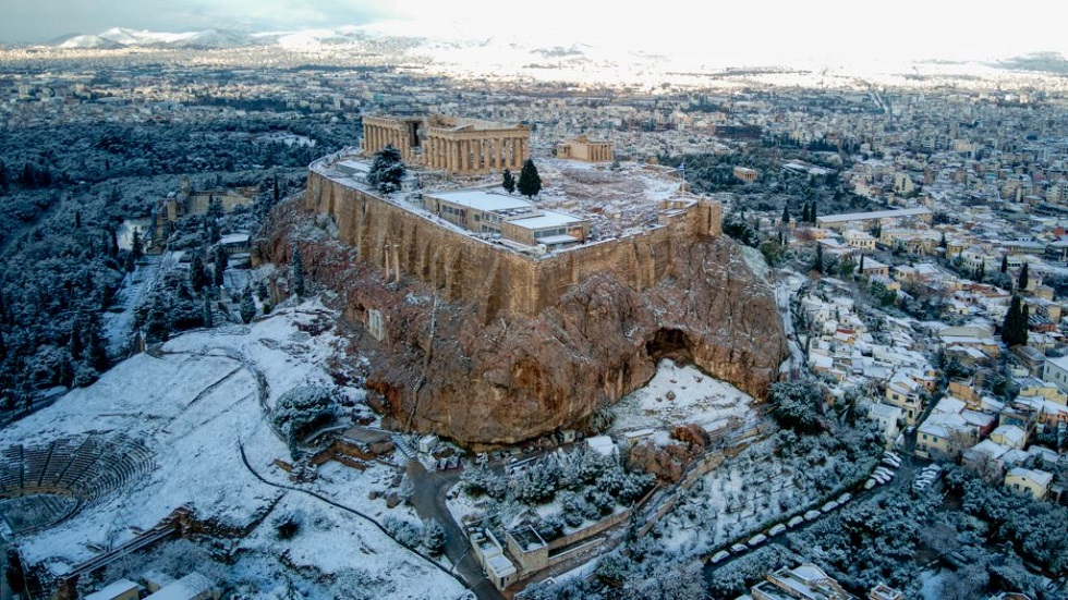 Κακοκαιρία Μπάρμπαρα: Στα λευκά το κέντρο της Αθήνας – Εντυπωσιακές εικόνες από drone