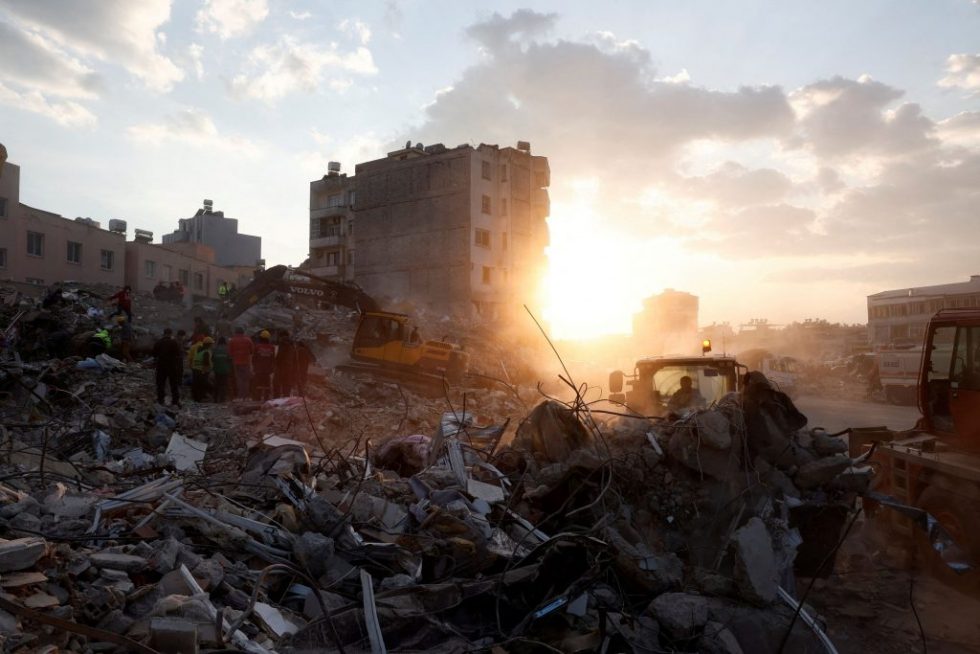 Σεισμός στην Τουρκία: «Κτίρια – ερείπια σε αναμονή» και αμαρτωλές «αμνηστίες» – Η Άγκυρα δεν πήρε τα μαθήματα από τον σεισμό του 1999