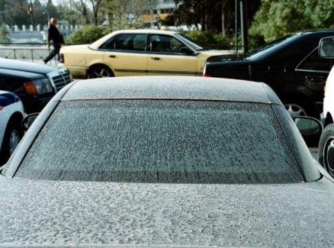 Καιρός: Βροχές και αφρικανική σκόνη με ανέμους έως 8 μποφόρ