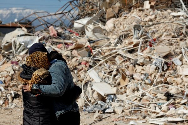 Νεσχάν Μουλαζίμ για σεισμό στην Τουρκία: «Οι άνθρωποι μαζί με τα σπίτια τους αγόρασαν και τον τάφο τους»