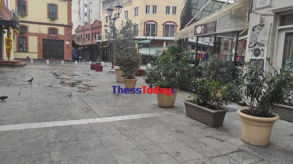 Θεσσαλονίκη: Αιματηρή συμπλοκή με πυροβολισμούς στα Λαδάδικα – Δύο τραυματίες