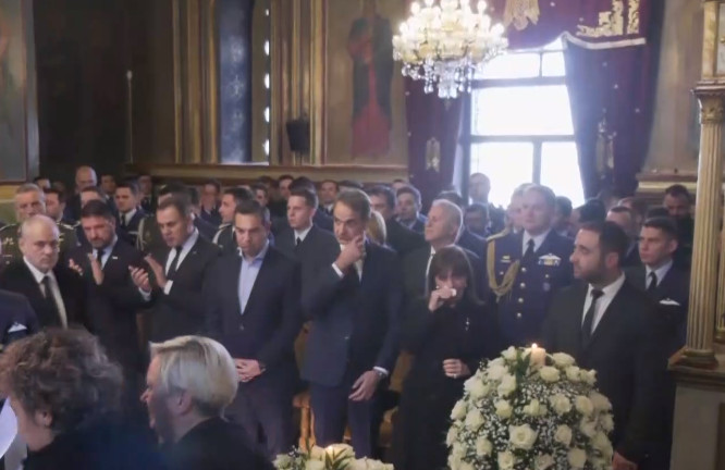Κηδεία υποσμηναγού Τουρούτσικα: Η στιγμή που έκανε Σακελλαροπούλου, Μητσοτάκη και Τσίπρα να δακρύσουν