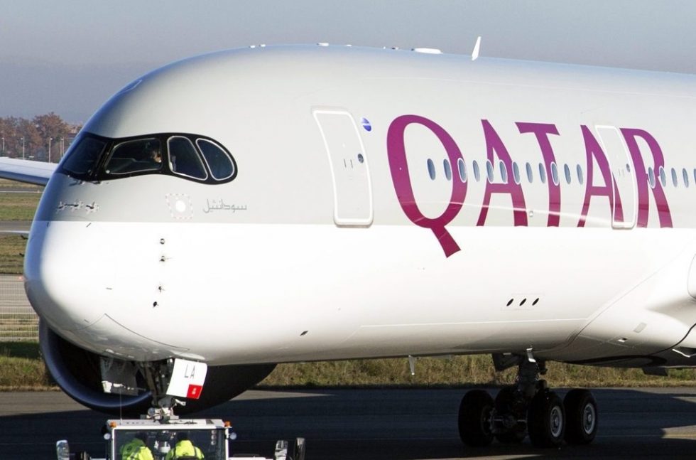Qatargate: Νέο σκάνδαλο με ανώτερο αξιωματούχο να πετά για χρόνια δωρεάν με Qatar Airways