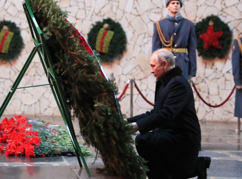 Πούτιν: «80 χρόνια μετά, μας απειλούν και πάλι γερμανικά τανκς» – Απάντηση με πυρηνικά;