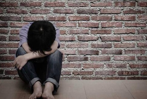 Σοκ και αποτροπιασμός: Πατέρας και γιαγιά βίαζαν 4χρονο – Βιντεοσκοπούσαν τις πράξεις τους