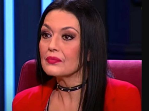Ελένη Φιλίνη: «Ήμουν ξαπλωμένη, αυτή ήρθε και μου έδωσε ένα φιλι στο στόμα. Ήταν γυναίκα»