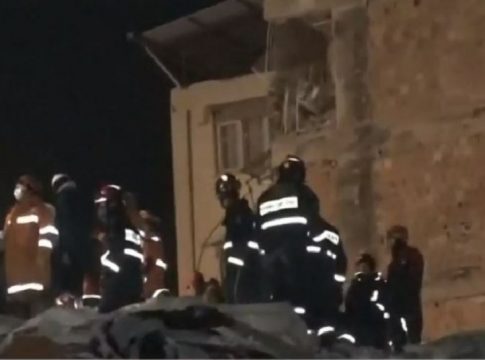 Σεισμός στην Τουρκία: Ολονύχτιες έρευνες από την EMAK στα ερείπια κτιρίου στην Αντιόχεια