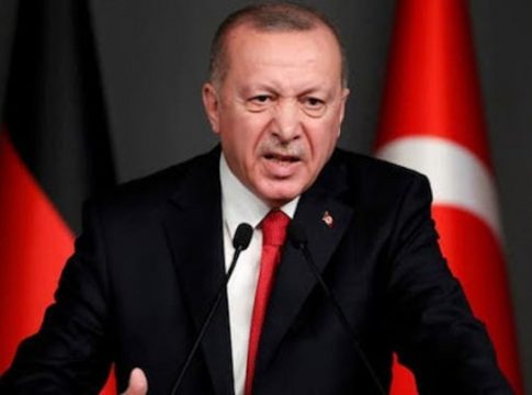 Ερντογάν: Ούτε λέξη συμπόνοιας από τον πρόεδρο που τα έριξε όλα στη μανία της φύσης