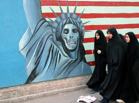 Ιράν: Πληθαίνουν οι επιθέσεις με δηλητήριο εναντίον νεαρών μαθητριών – Αποδίδονται σε φανατικούς