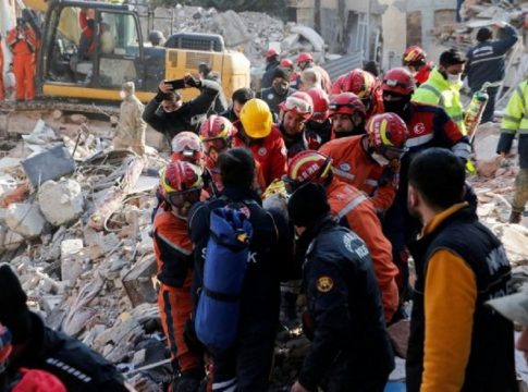 Σεισμός στην Τουρκία: «Γειά σου ομορφούλα, είμαστε εδώ για να σε βγάλουμε έξω» – Οι συγκλονιστικοί απεγκλωβισμοί παιδιών