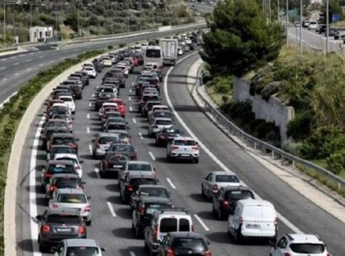 Καθαρά Δευτέρα: Σε εξέλιξη η έξοδος των εκδρομέων για το τριήμερο