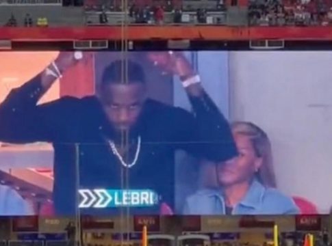 Ο Λεμπρόν αποδοκιμάστηκε στο Super Bowl και απάντησε με… βασιλικό στέμμα (vid)