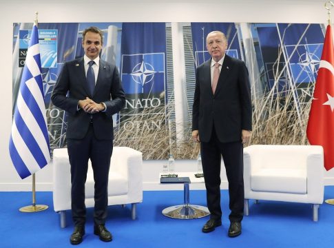 Τηλεφωνική επικοινωνία Μητσοτάκη – Ερντογάν μετά τους σεισμούς