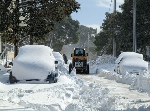 Κακοκαιρία Μπάρμπαρα: Τι λένε οι μετεωρολόγοι – Νέο χιονοκύμα, χιονομπόρες ή υποχώρηση
