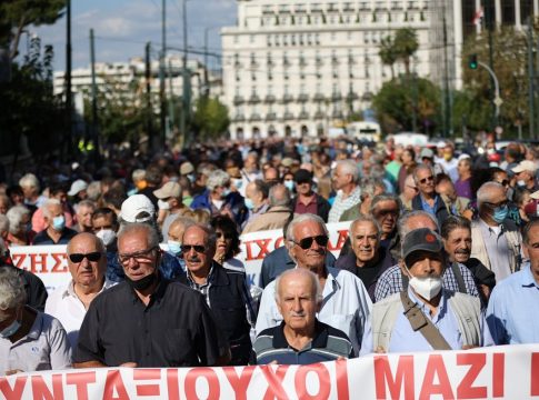 Έκτακτο επίδομα: Ένα εκατομμύριο συνταξιούχοι θα λάβουν έως 300 ευρώ – Αναλυτικά παραδείγματα