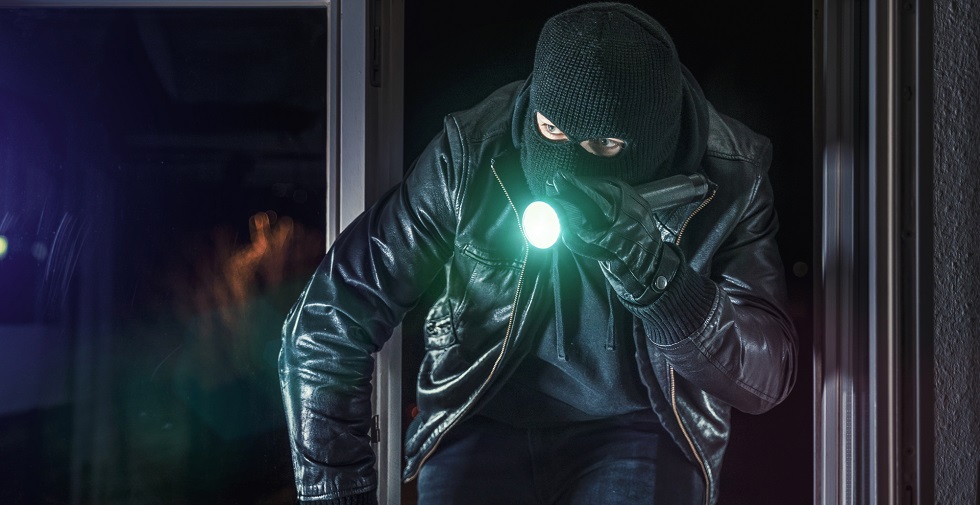 Τα 5 σημάδια που «μαρτυρούν» ότι κλέφτες παρακολουθούν το σπίτι σου