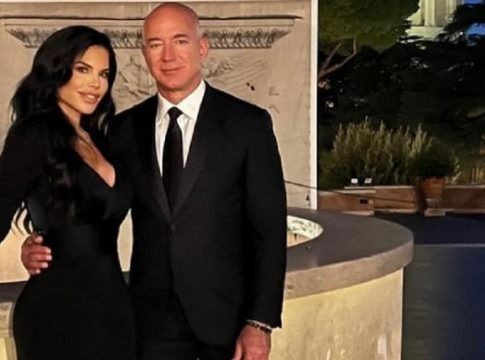 Λόρεν Σάντσεζ: Η σύντροφος του Τζεφ Μπέζος με μικροσκοπικό lingerie dress