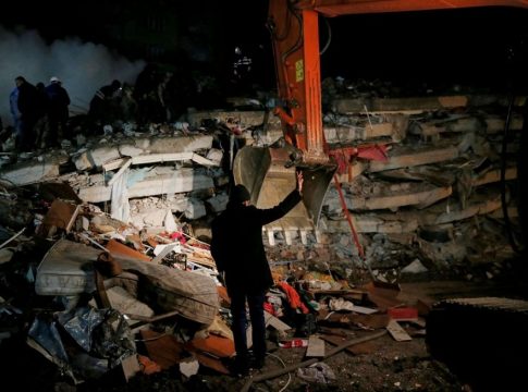 Σεισμός Τουρκία: «Υπάρχουν πολλοί εγκλωβισμένοι στα ερείπια» – Η εκτίμηση του Ευθύμη Λέκκα