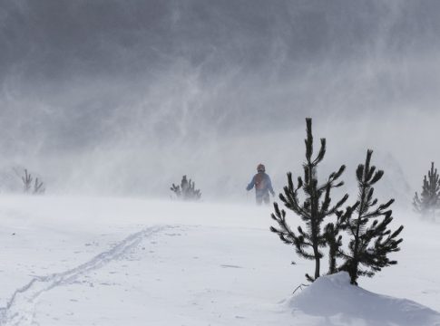 Επιμένει η «Μπάρμπαρα»: Νέος ισχυρός χιονιάς μέχρι το μεσημέρι – Ποιες περιοχές θα «χτυπήσει»