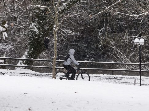 Ραγδαία επιδείνωση του καιρού με σφοδρές χιονοπτώσεις στην Αθήνα – Πότε θα κορυφωθούν τα φαινόμενα