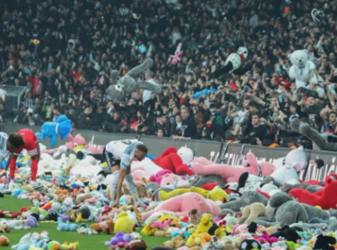 Σεισμός: «Κυβέρνηση, παραιτήσου!», φωνάζουν στα γήπεδα της Τουρκίας – Παραιτήθηκε ο Μπαχτσελί από την Μπεσίκτας