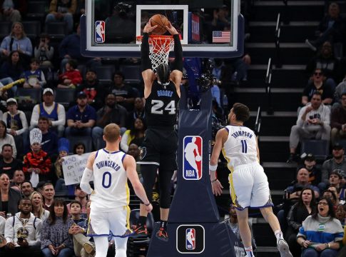 Πάρτι των Γκρίζλις κόντρα στους Γουόριορς – Τα αποτελέσματα της βραδιάς στο NBA (vid)