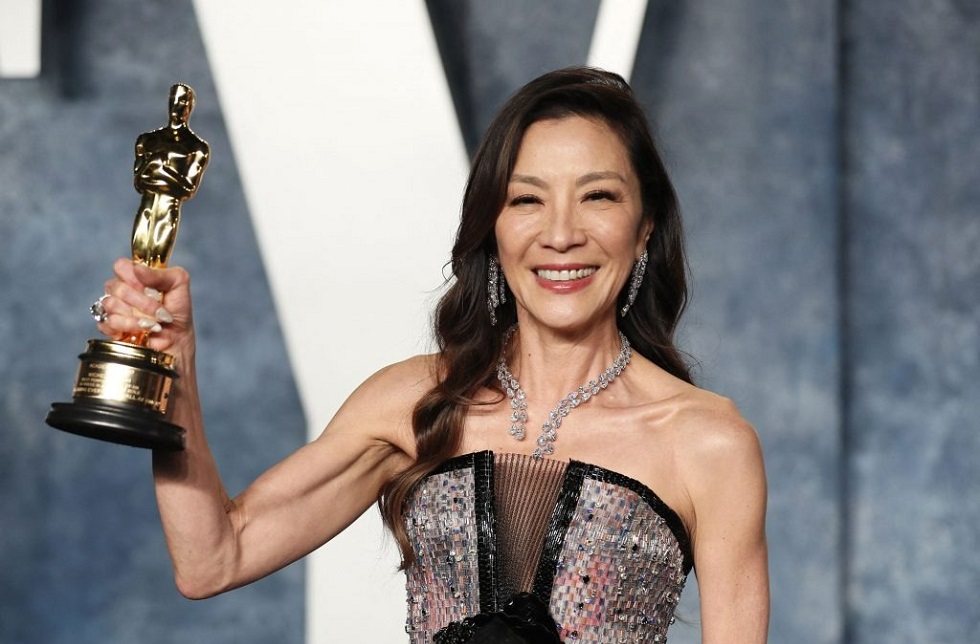 Michelle Yeoh: Όσα δεν ξέρατε για το φετινό φαβορί των Όσκαρ