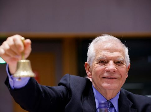 Μήνυμα Μπορέλ στο Κρεμλίνο: «Η ΕΕ καταδικάζει την κράτηση του Αμερικανού δημοσιογράφου»