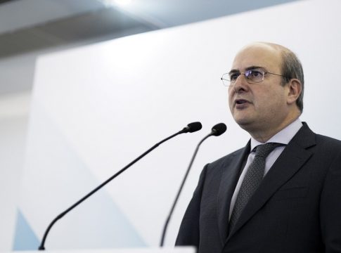 Χατζηδάκης για κατώτατο μισθό: «Δεν φοβόμαστε μείωση θέσεων εργασίας»