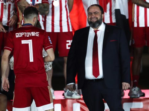 Η μυστική κίνηση-ματ του Βαγγέλη Μαρινάκη πριν το ντέρμπι, το τάκλιν του Φορτούνη και ο ψυχωμένος Ολυμπιακός