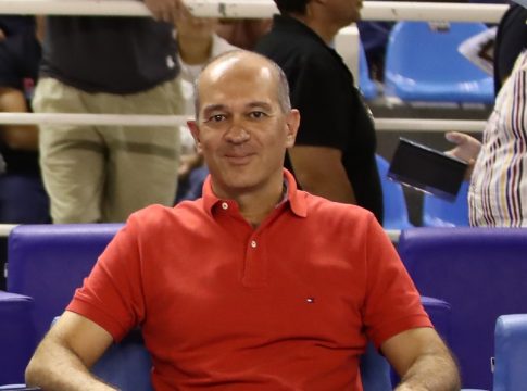 Ο Γιώργος Αγγελόπουλος υποδέχθηκε την αποστολή του Ολυμπιακού στο ΣΕΦ
