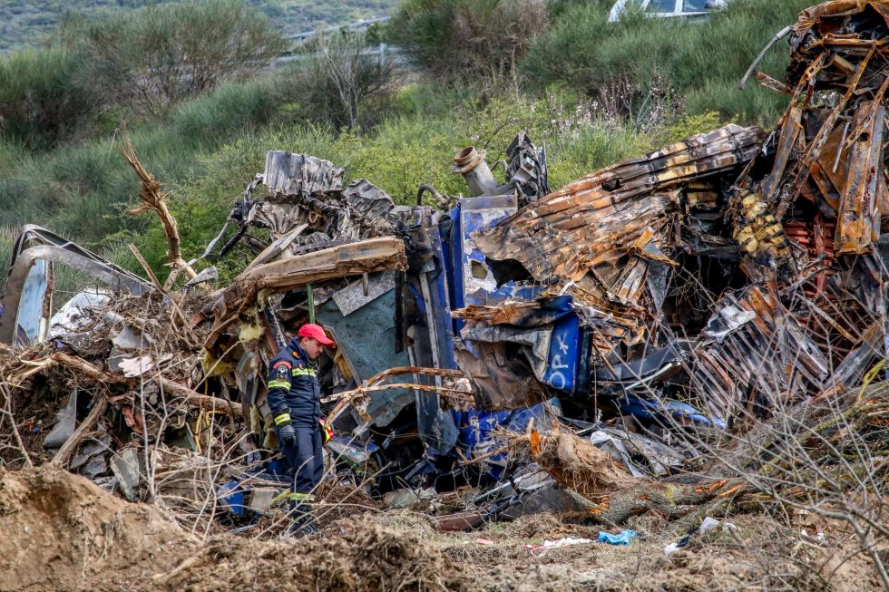 «Ντρέπομαι που είμαι ζωντανή, ζητάω συγγνώμη που έζησα»: Ανατριχιάζει η 19χρονη Βασιλική που επέζησε στα Τέμπη