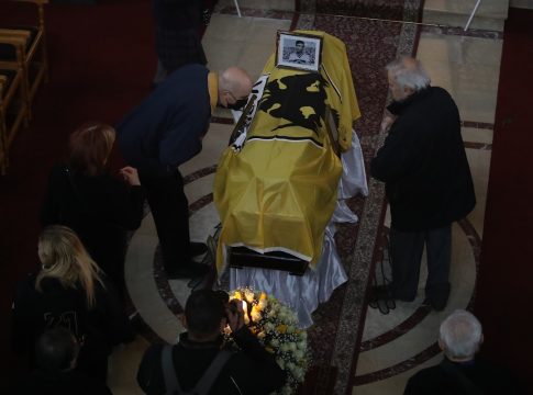 Μίμης Παπαϊωάννου: Live το λαϊκό προσκύνημα για τον θρύλο του ελληνικού ποδοσφαίρου