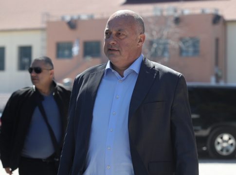 Αποχώρησε έξαλλος και ο Μπέος: «Αυτό το ποδόσφαιρο δεν υπάρχει ούτε στο Τζιμπουτί – Είναι μια φαρσοκωμωδία»