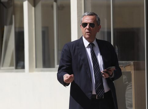 Θέλει να «επιβάλλει» παρότι δεν έχει καμία δουλειά με την διαιτησία