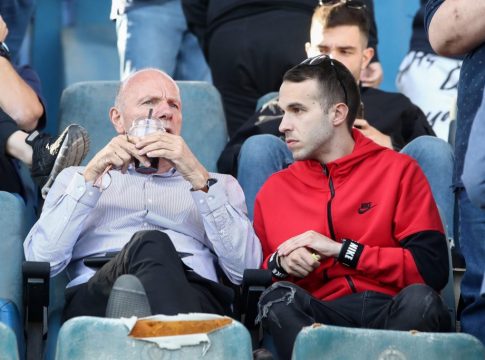 Ο Μπένετ έχει μια επιλογή. Να παραιτηθεί…