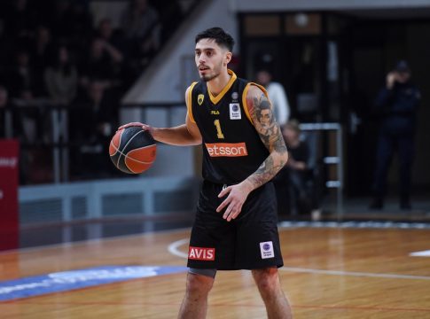 Με Κόνιαρη η ΑΕΚ για την πρωτιά