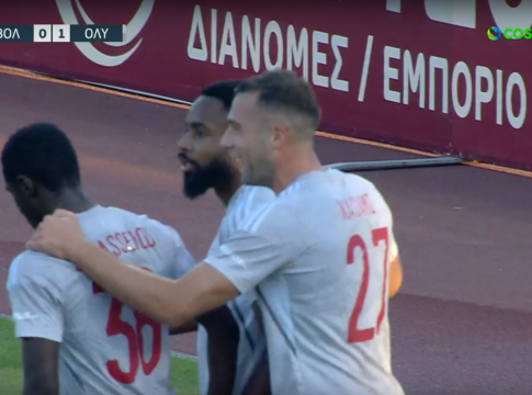Κεφαλιά «κανονιά» από τον Μπακαμπού για το 2-0 του Ολυμπιακού (vid)